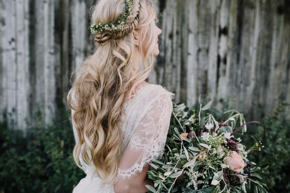Semiraccolto con coroncina di fiori