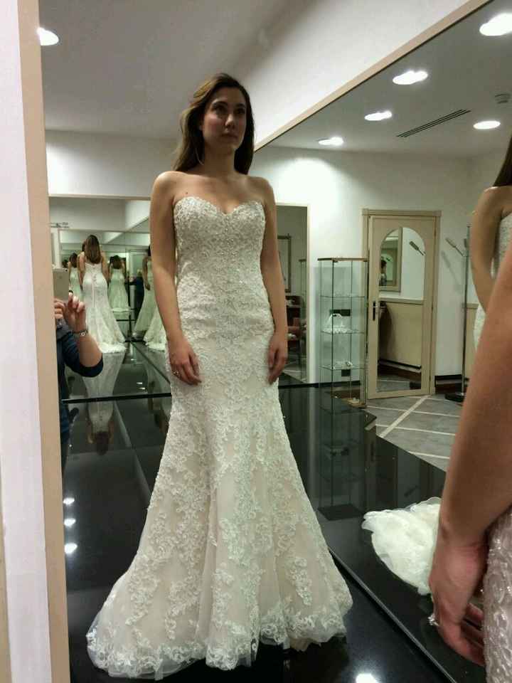 Mi fate vedere i vostri abiti? - 1