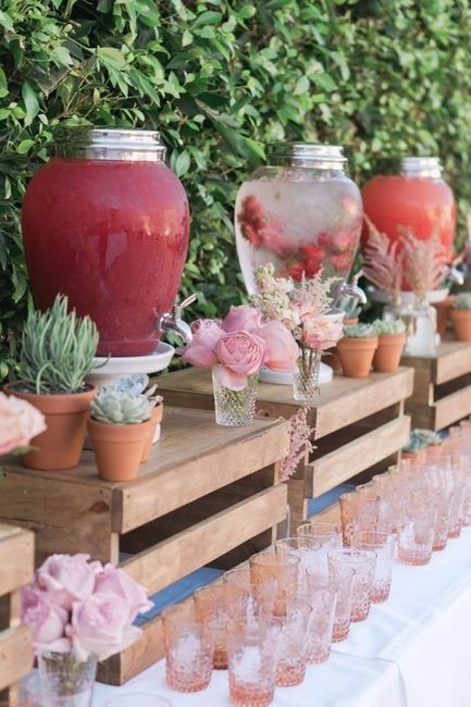 Bevande: A) Un cocktail per invitato o una bottiglia per tavolo...anche qualcosa in più