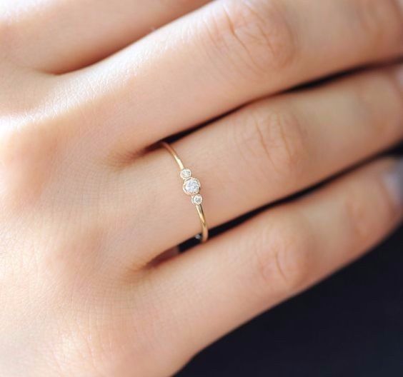 L'anello di fidanzamento simile al mio lettera B