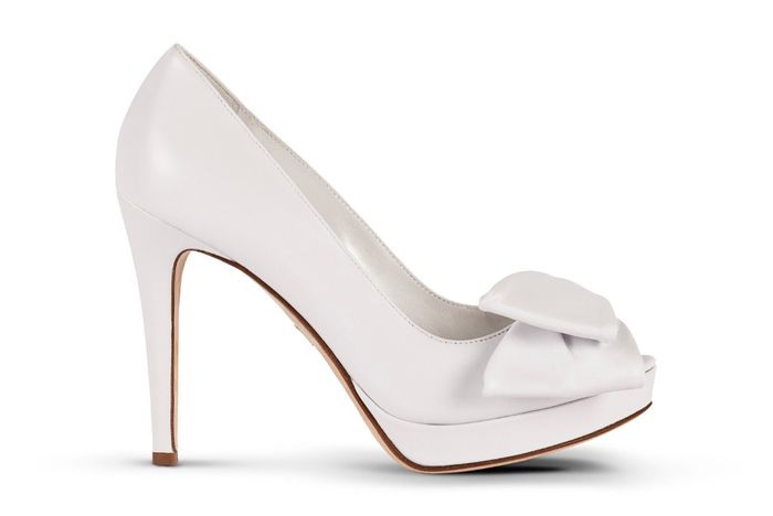 Decolletè pelle con fiocco