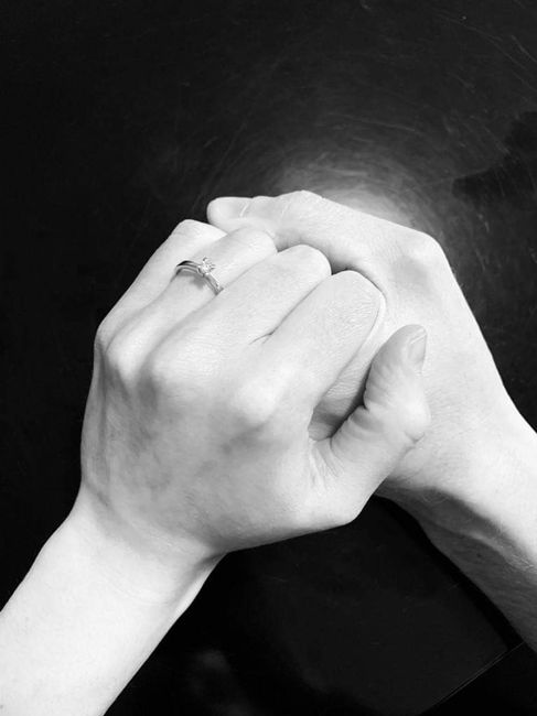 E ora mostraci una foto del tuo anello di fidanzamento! 8
