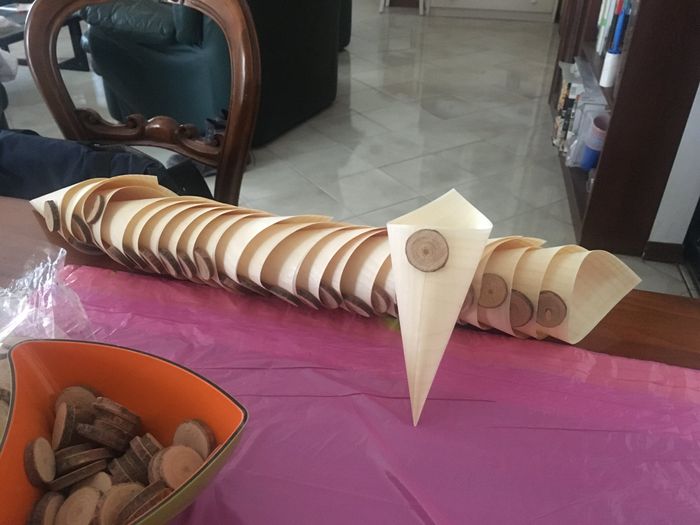 Coni porta riso e petali 1