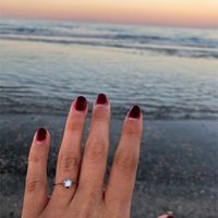 E ora mostraci una foto del tuo anello di fidanzamento! - 1