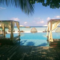 zona piscina e spiaggia