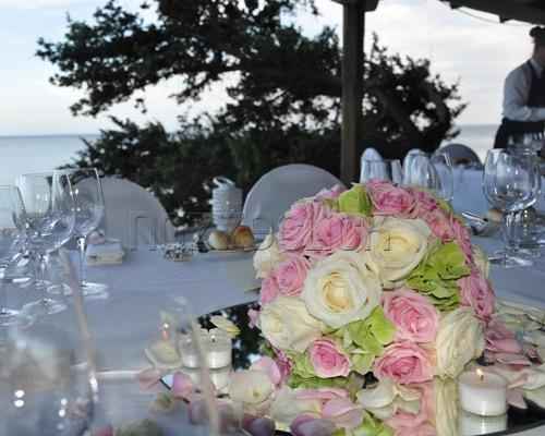 Centrotavola rose bianche e rose rosa chiaro
