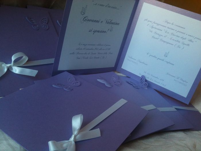 Partecipazioni viola con farfalla