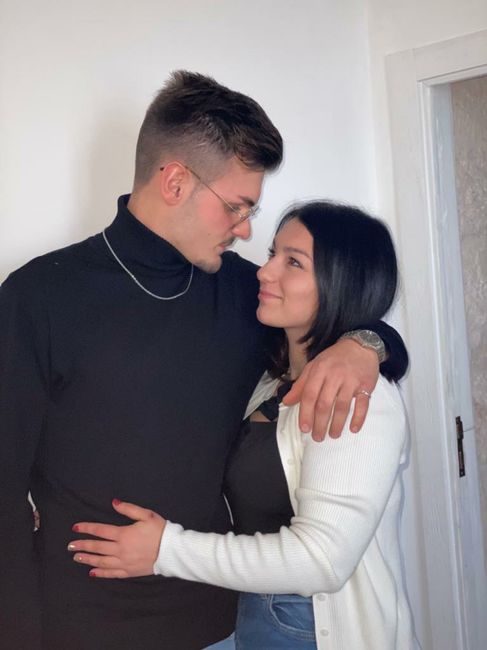 Postate una foto di voi due 👇 - 1