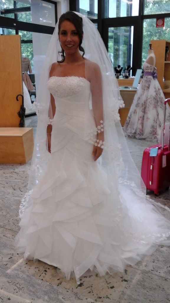 Mi fate vedere i vostri abiti? - 1