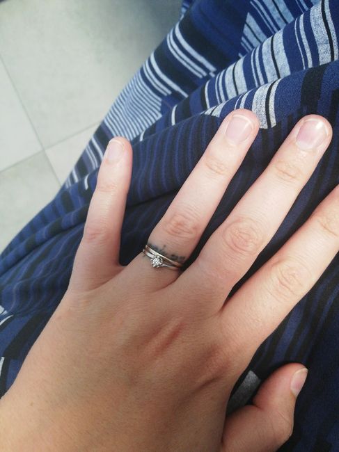 E ora mostraci una foto del tuo anello di fidanzamento! 3
