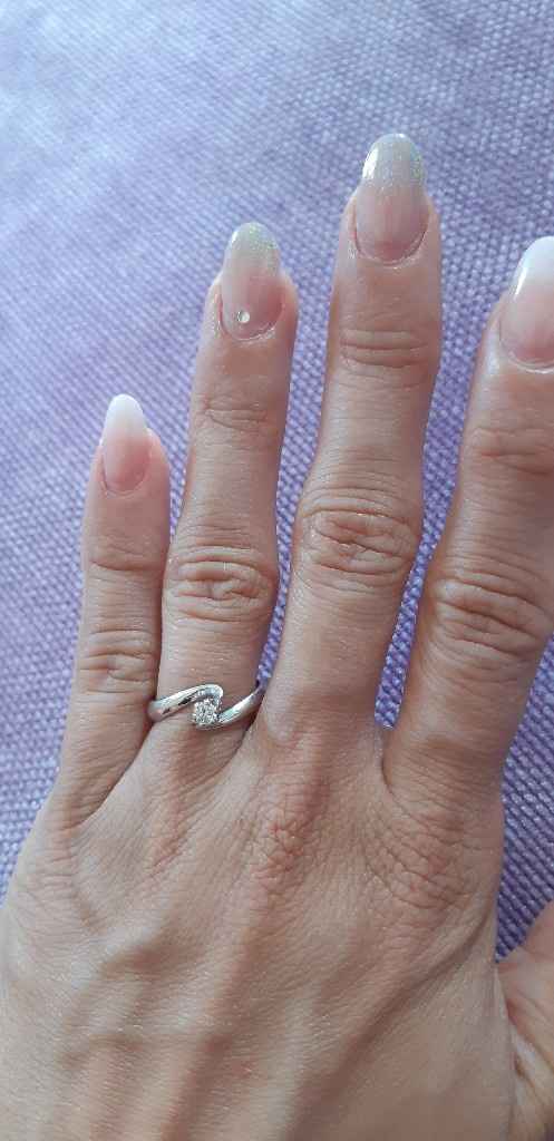 E ora mostraci una foto del tuo anello di fidanzamento! - 1