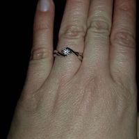 E ora mostraci una foto del tuo anello di fidanzamento! - 1