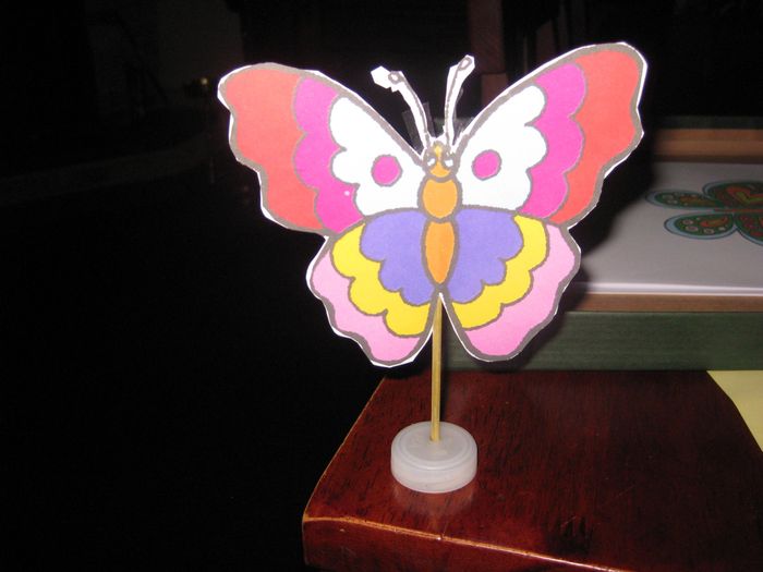 farfalla per prato fiorito