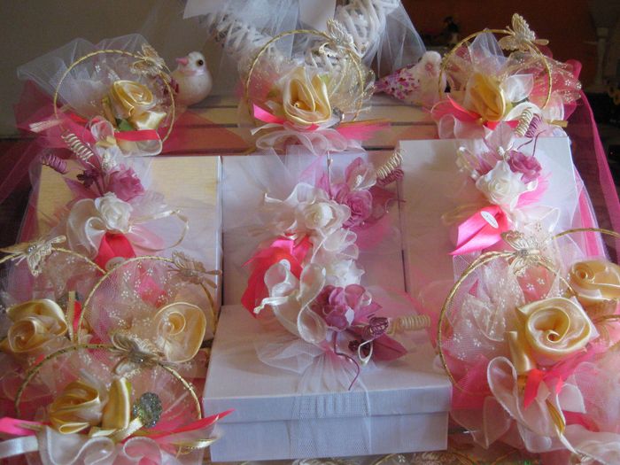 la panchina con bomboniere e bomboniere testimoni e genitori