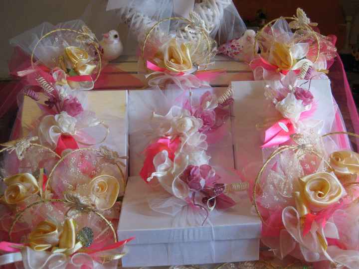 la panchina con bomboniere e bomboniere testimoni e genitori