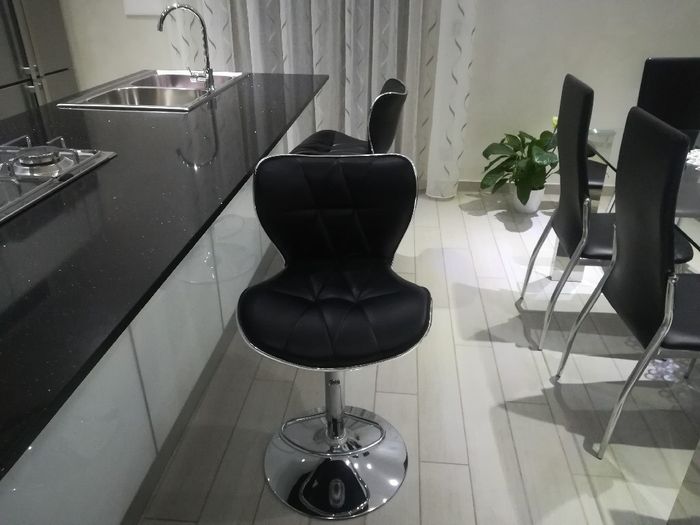  Pure la scelta degli sgabelli è complicata ... - 1