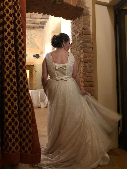 Venderesti il tuo abito da sposa? Per cortesia, commenta - 2