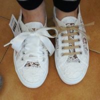 Sneakers sotto l'abito - 1