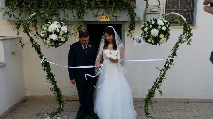 L'uscita dal palazzo. 