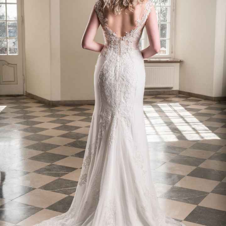 Indosserete un abito con schiena scoperta? - 1