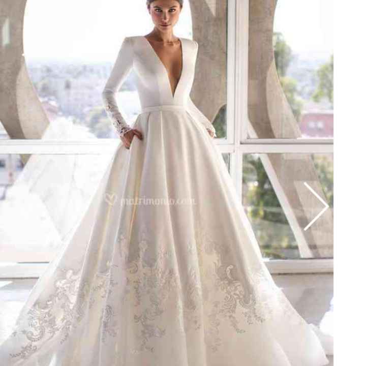 Quale scegliereste tra questi due abiti?? - 2