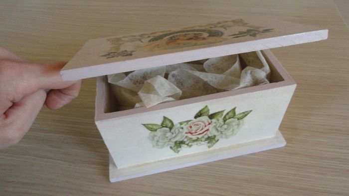 portaconfetti decorato con tecnica decoupage