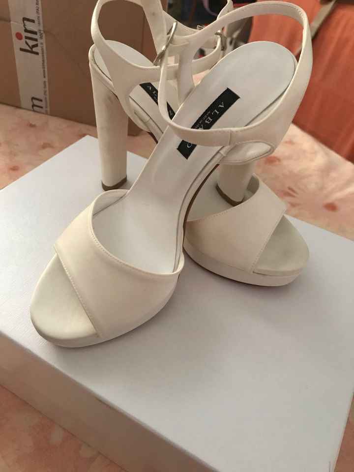 Scarpe: bianche o colorate? - 1