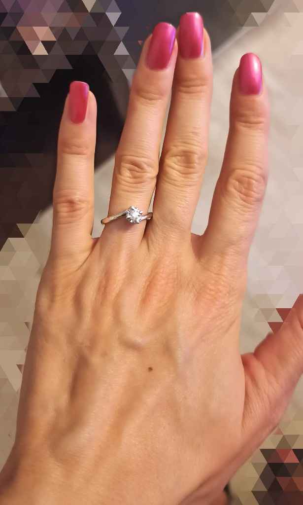 E ora mostraci una foto del tuo anello di fidanzamento! - 1