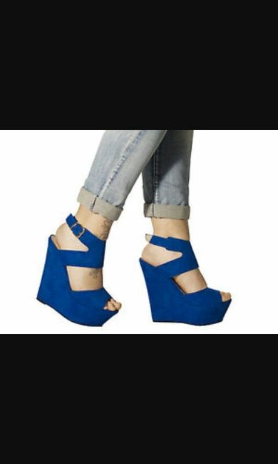 Mi fate vedere le vostre scarpe? - 1