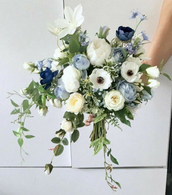 Bouquet bianco e blu/azzurro 2