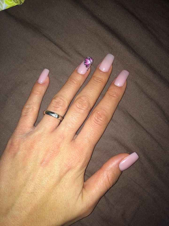 Mi fate vedere le vostre unghie - 1