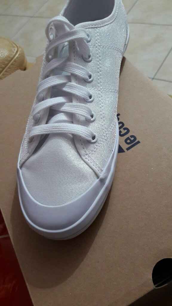 Mi fate vedere le vostre scarpe? - 1