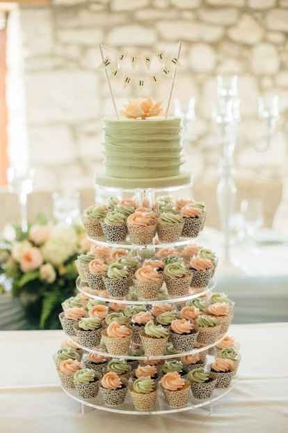 Flower wedding cupcakes