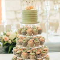 Flower wedding cupcakes
