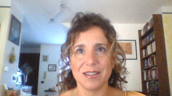 vista frontale capelli con trucco