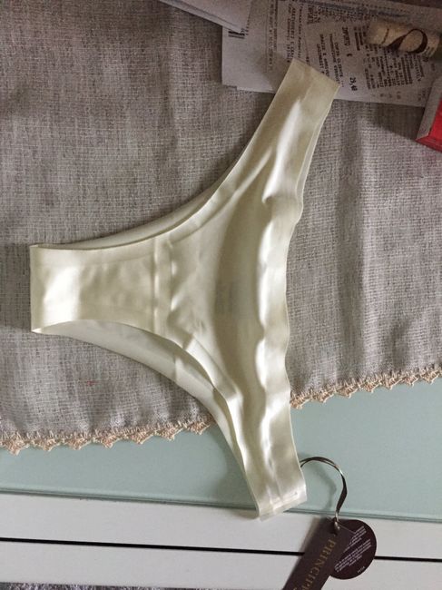 Intimo bianco o color  carne ? 1