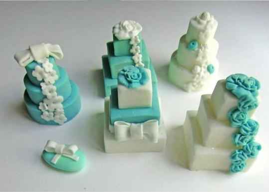 Mini wedding cake