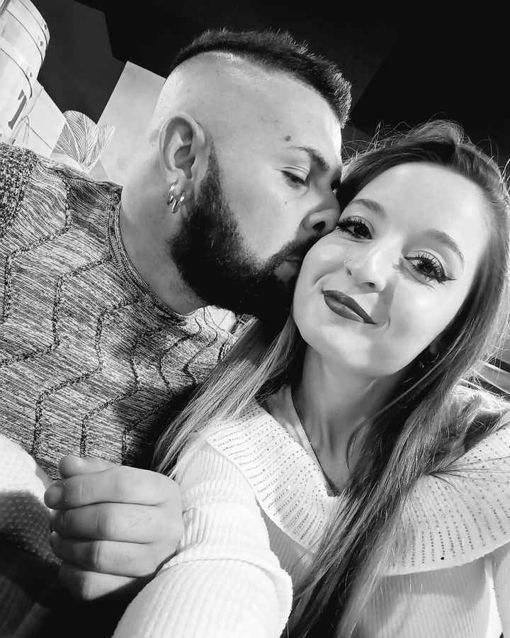 Postate una foto di voi due 👇 - 1