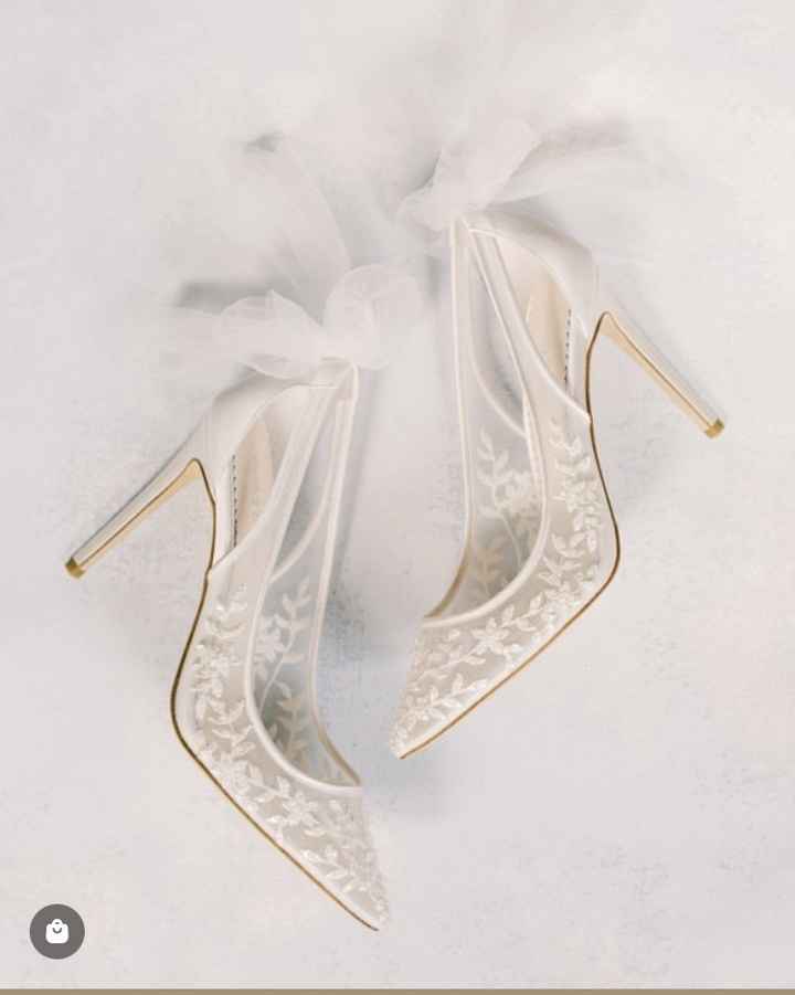 tipo di scarpa abito con lo spacco laterale - 1