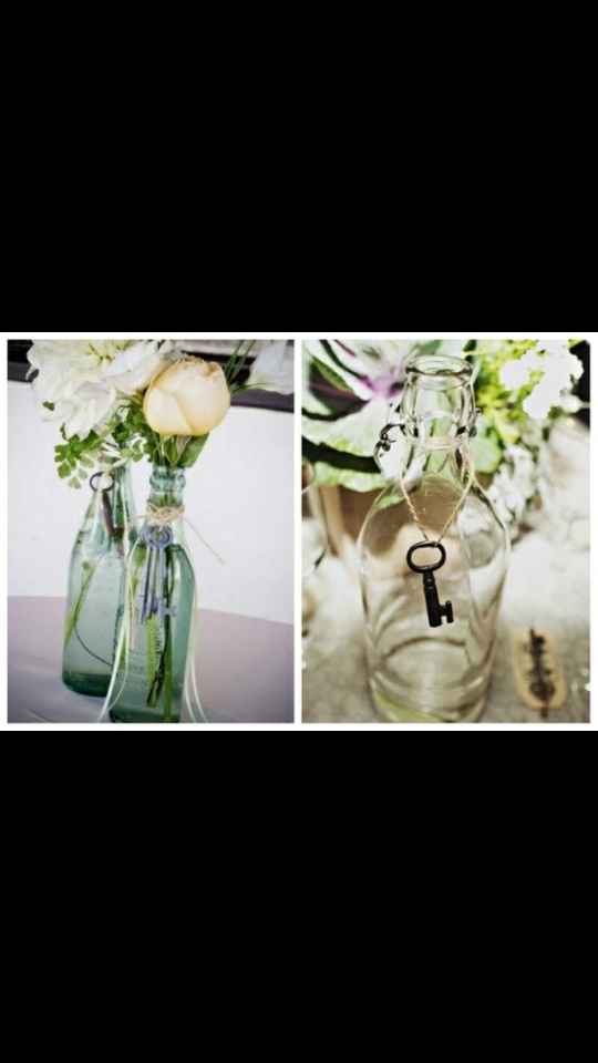 Bottiglie ricoperte di spago centrotavola - 1