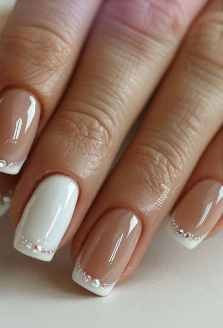 Idee per manicure da sposa? Elegante ma non esagerata 💅💍 - 6