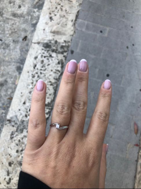 Avete ricevuto l'anello per la proposta di matrimonio?io sì più di uno😅 è per me sono stupendi. Ovviamente i più belli sono stati i miei bimbi e a seg 6