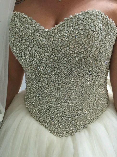 Che ne pensate  di  questo abito? - 1