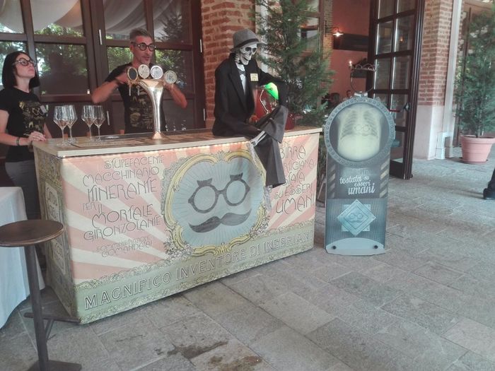 Postazione del birrificio artigianale con la loro mascotte Jester ( lo scheletro)