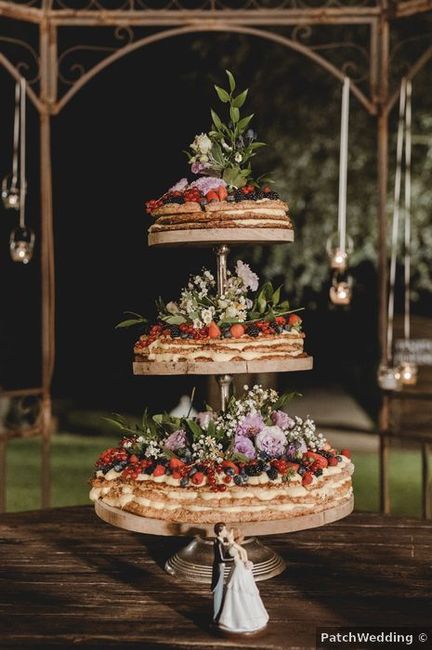 12 torte nuziali bellissime e perfette per i matrimoni in primavera/estate 2023 - 3