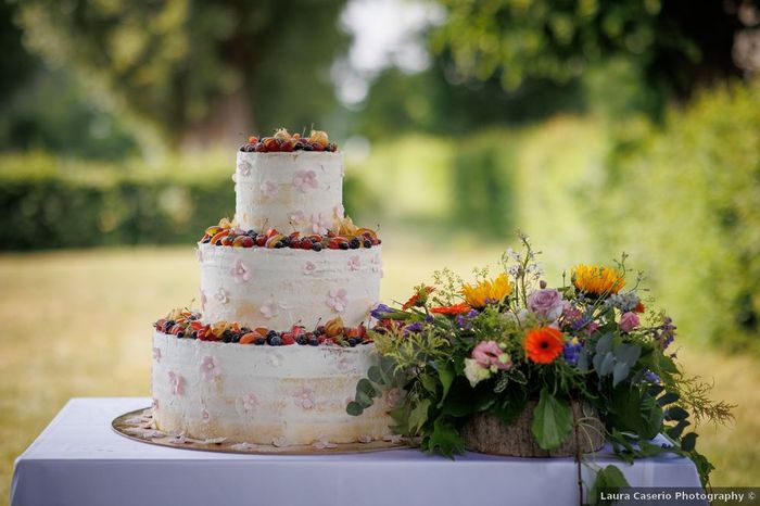 12 torte nuziali bellissime e perfette per i matrimoni in primavera/estate 2023 - 9