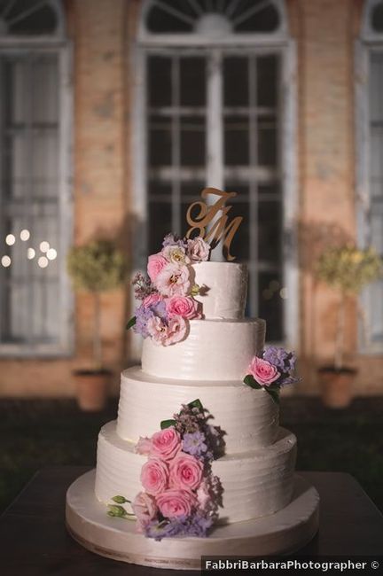 12 torte nuziali bellissime e perfette per i matrimoni in primavera/estate 2023 13