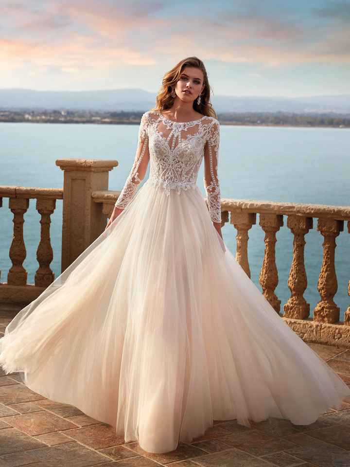 Abiti da sposa principessa: quale dei due? - 1