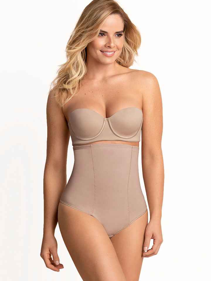 L'intimo sotto l'abito: bianco o nude? - 1