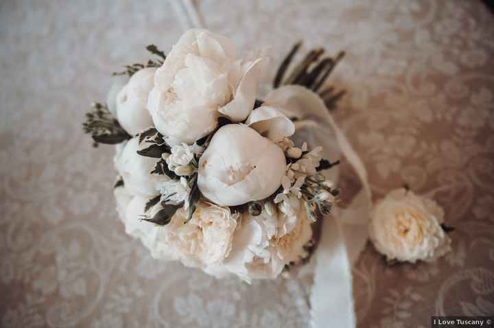 Bouquet di peonie bianche: chi lo avrà?🤍 - 1